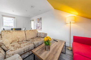 Superb 3BD Home in the Heart of Southall -Sleeps 8 Southall